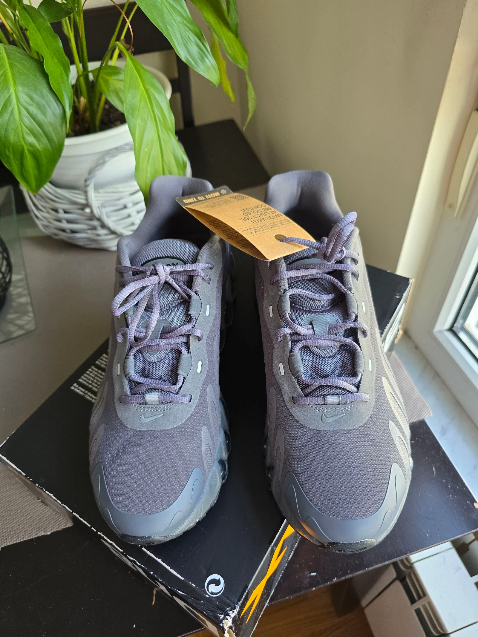 Chaussures Nike Air Max DN8 Taille 44 - Toutes neuves avec étiquettes! – photo 7